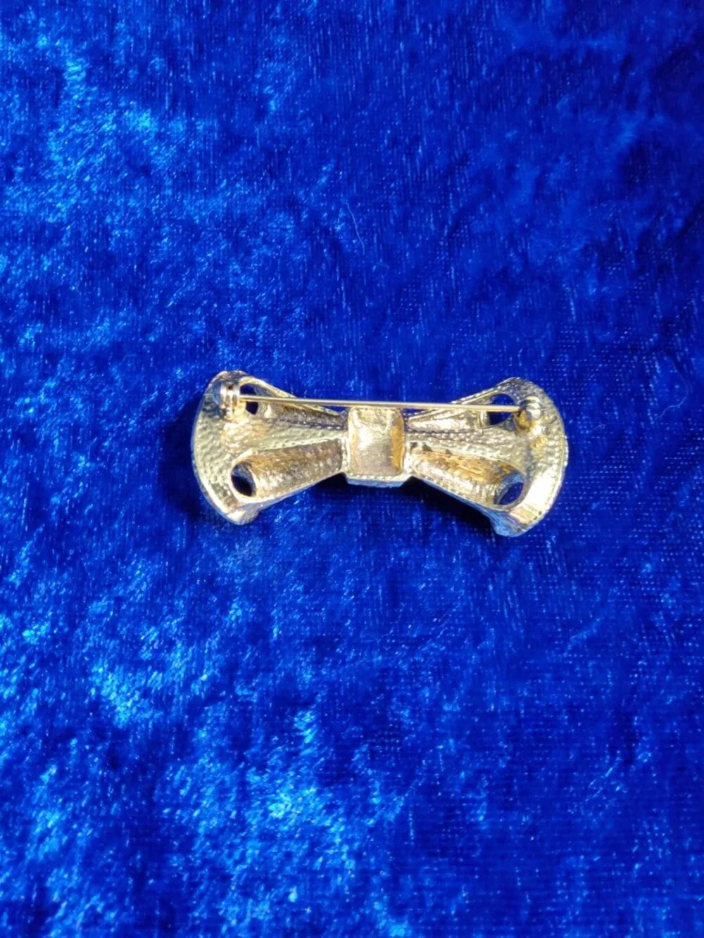 vintage gold tone & chrystals ribbon bow brooch.